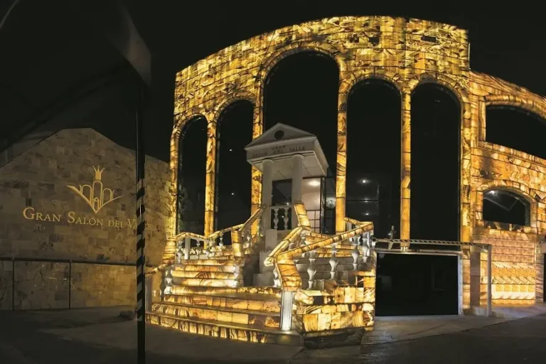 Gran Salón del Valle: Elegancia y Experiencia para Grandes Eventos.