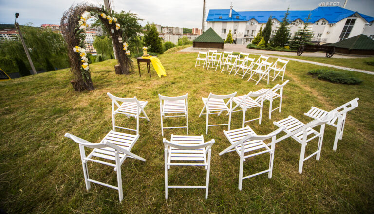 Cómo Maximizar el Espacio en un Jardín Pequeño para Eventos.