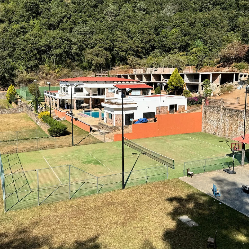 cancha-tenis-casa-club