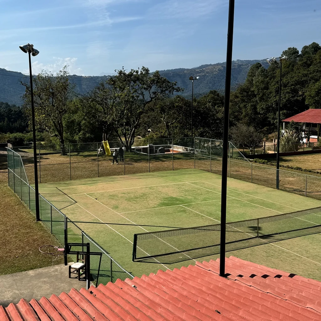 cancha-tenis-con-alumbrado