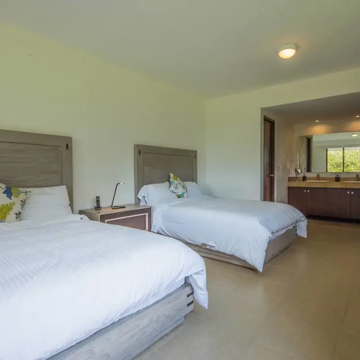 Habitación con dos camas matrimoniales